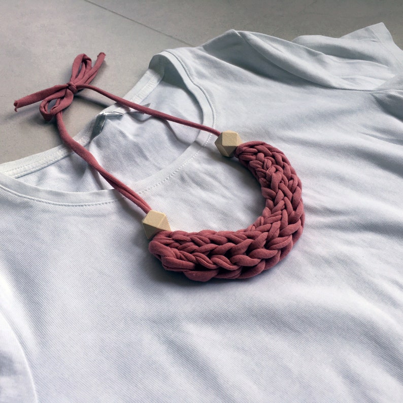 Pink T-shirt yarn necklace with geometric beads Braided necklace
