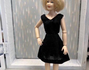 A basic dress for Heidi Ott ladies (slim model) 1:12 - The doll is not included -