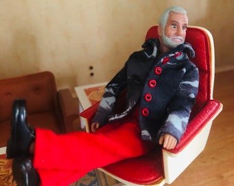 A Lundby grandfather doll with clothes (1:18)