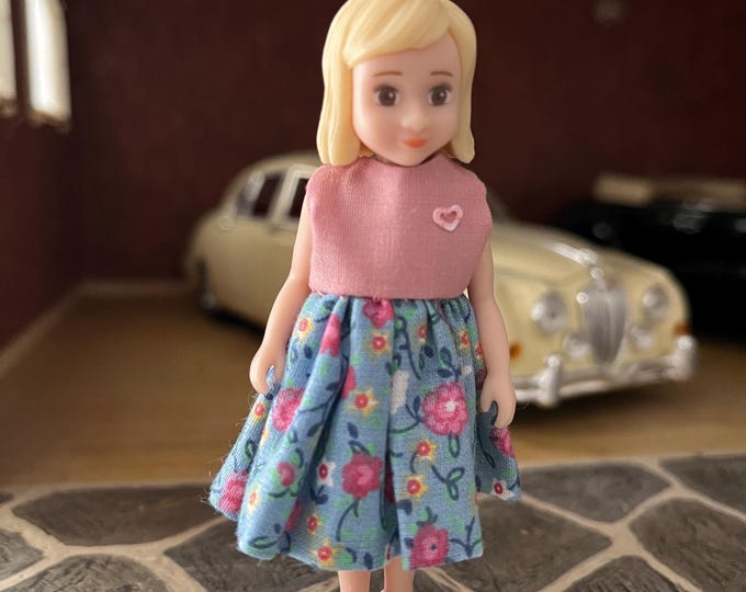 New Lundby doll with a new pink and floral dress (1:18)