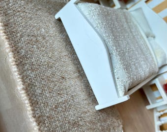 Hand-woven rug for dollhouse decorations. -The furnitures are not included.-