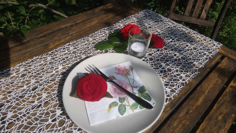 Rote Rose aus Filz zur Dekoration, Geschenk für die Frau, Valentinstaggeschenk, Muttertaggeschenk Bild 5