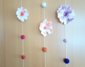 Felt garland or DIY felt garland with felt flowers, white, yellow, orange, red, purple, wall decoration, table decoration, felt balls, crafts with children