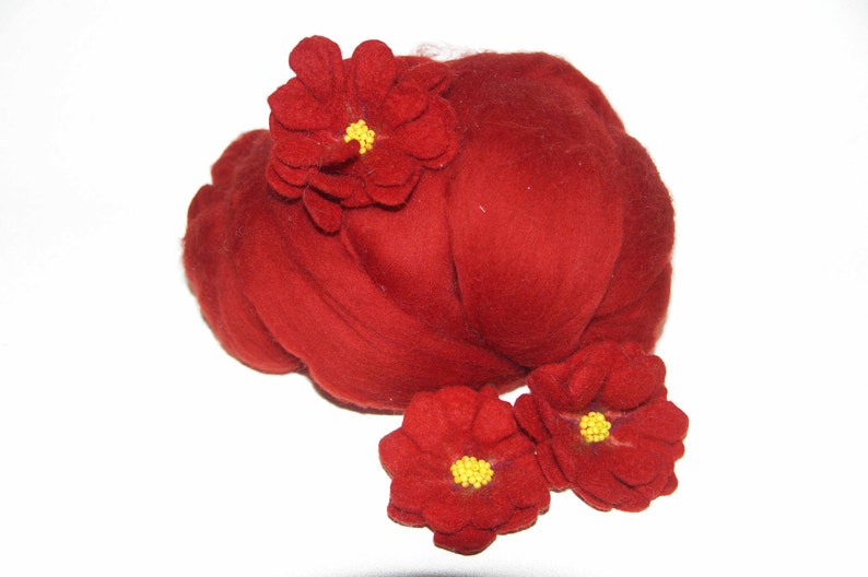 Blume in rot aus Filz mit Perlen als Geschenk und zur Dekoration, Geschenke für Frauen, Geschenk für die Frau Bild 6
