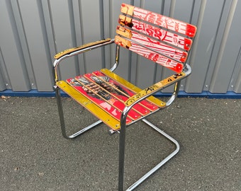 Silla voladiza de reciclaje de patinetas, obra de arte única de reciclaje, silla de patineta orig. Marco cromado “DGK - Oro”