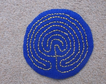 Maze badge, fabric patch, Labyrinth cloth patch. Mizmaze
