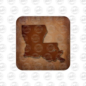 Può includere: Un quadrato con una superficie in pelle marrone testurizzata con un ritaglio dello stato della Louisiana. Il contorno dello stato è di un colore marrone più scuro.