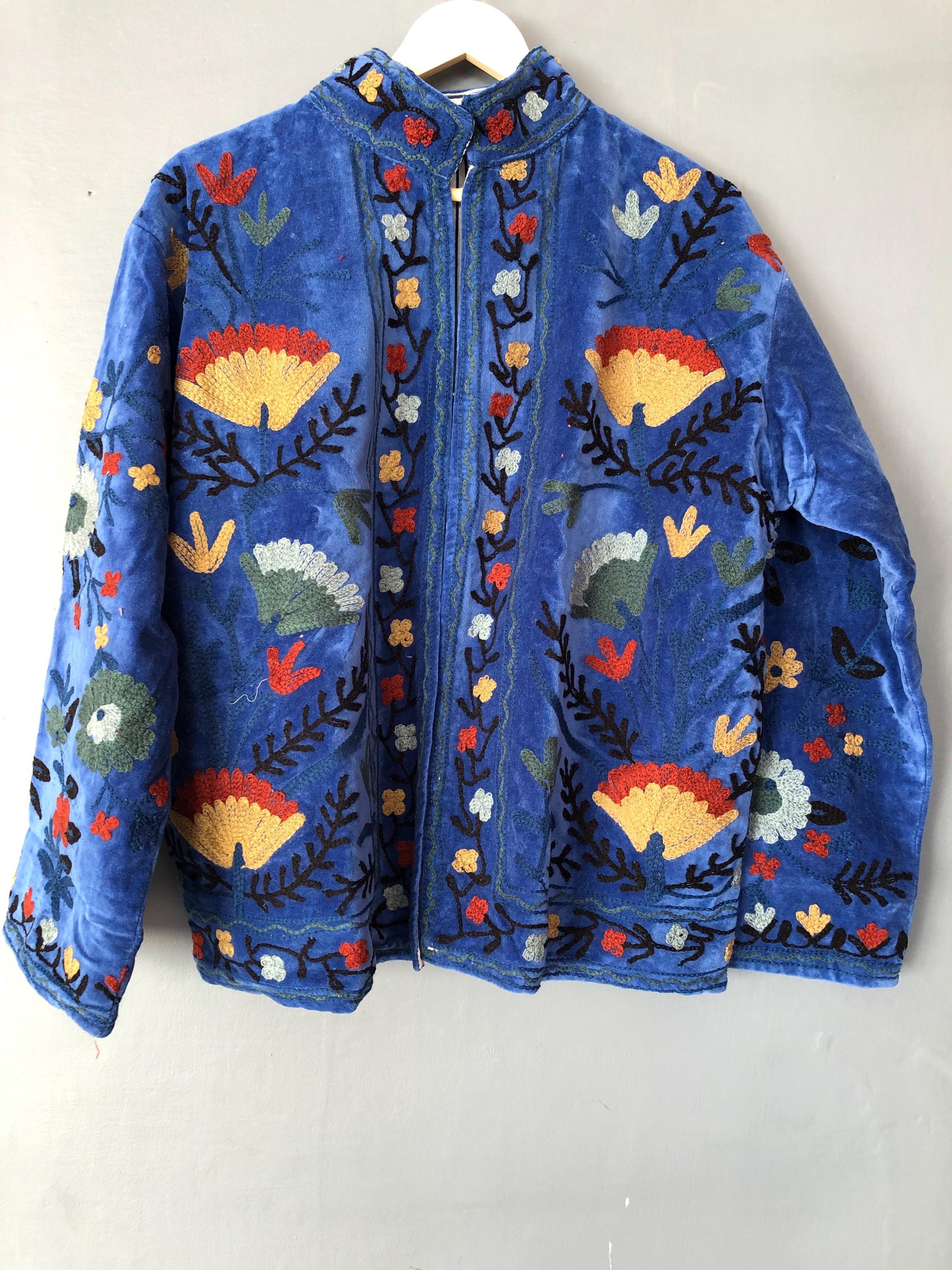 ブルーベルベットのスザニ刺繍ジャケット | ボヘミアンフローラル
