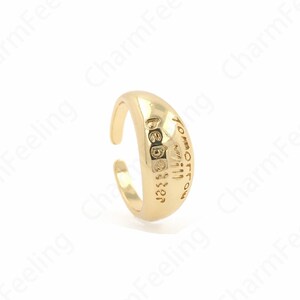 Peut inclure: Bague ajustable en or avec les mots "Demain sera meilleur" gravés sur la bande.