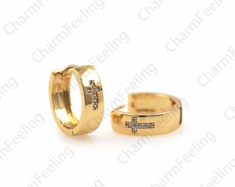 Boucles d'oreilles croix en or 18 carats, boucles d'oreilles en laiton plaqué or, boucles d'oreilles religieuses, breloque religieux, un cadeau pour elle 15 x 16 mm 1 paire