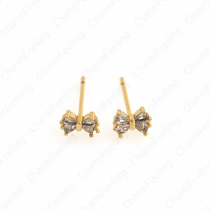 18 kt gold filled strikoorbellen, sierlijke prachtige oorbellen, strikhoepels, een cadeau voor haar, 7,8 x 6 x 2,5 mm