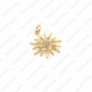 Puede incluir: Colgante de sol de tono dorado con detalles de cristal transparente. El colgante est&aacute; detallado con un dise&ntilde;o de rayos de sol y es perfecto para agregar un toque de brillo a los proyectos de joyer&iacute;a.