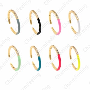 Anillo diario con micropavé de circonitas cúbicas, minimalista, fino y chapado en oro de 18 quilates, ajustable, para uso diario, abierto, con dije sencillo.