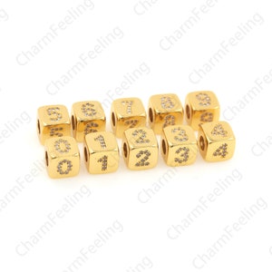 Contas numeradas CZ douradas requintadas, talismã numerado em cubo, número de zircônia, contas numeradas em miniatura, 8,9 x 8,9 mm furo: 4,7 mm 1 unidade