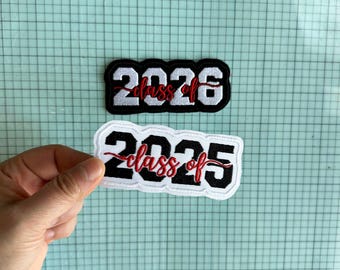 Benutzerdefinierte Klasse von 2026 gestickte Aufnäher, Abschlussjahr personalisieren Geschenk, Aufnäher zum Aufnähen für Rucksackjacke, Kleidungsstück