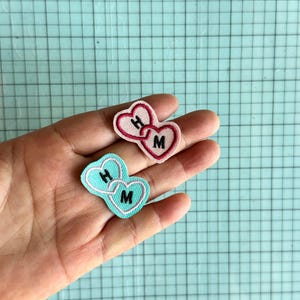Parches de iniciales personalizados, parche bordado personalizado, parche bordado de corazón mini, parche para planchar y coser para mochila, chaqueta y prenda.