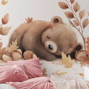 Carta da parati per bambini "Orso d'autunno" - un murale con un orso tra le foglie | Fatto su misura | Autoadesivo o non tessuto | Decorazione della cameretta dei bambini