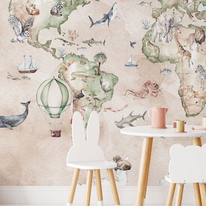 Kindertapete Beige Weltkarte - Lerntapete mit Karte und Tieren | Selbstklebend oder Vlies | Kinderzimmerdekoration