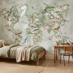 Puede incluir: Un mural de pared que presenta una ilustración de un mapa mundial en tonos verdes suaves, decorado con varias especies de dinosaurios en los continentes. El diseño incluye representaciones detalladas de criaturas prehistóricas integradas en las masas terrestres.