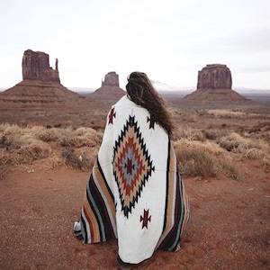 Native American Style Rugs | Navajo Rugs | Mexican Blankets | Ethnic Rugs | Yoga Mats | Beach Blankets | Picnic Blankets