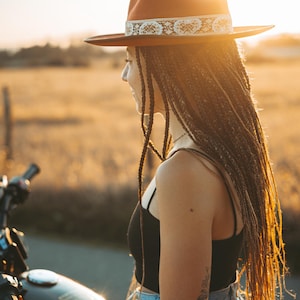ETNISK ULLFILT-hatt | Vävd bandhatt | Ökeninspirerad hatt | Boho Coachella-hatt | Estetisk handgjord vild look Tucson ullfilt-hatt
