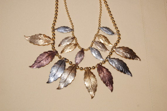 Vintage - Two-Tiered Gold Beaded Leaf Necklace - image 3