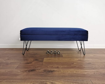 Banco estofado azul marinho ELECTRA II da Rossi Furniture, estilo industrial, pernas em gancho, banco com arrumação,