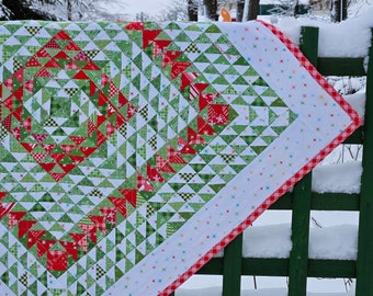 Ready to Ship Geometric quilt, Red green quilt, Rag quilt, Cotton quilt, Custom quilt, Handmade quilt, Personalized quilt, Triangles quilt