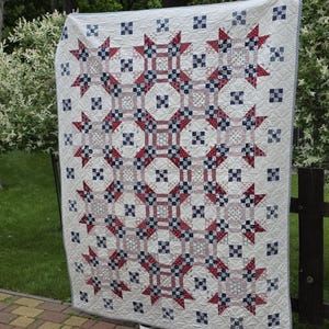 Patriotiskt arvslabel 64x82, minnesfilt för amerikanskt 250-årsjubileum, handgjort lapptäcke med stjärnor och ränder och broderad etikett