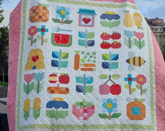 Queen Size Traditional Quilt: Handmade Farmhouse Decor (90" x 90")
