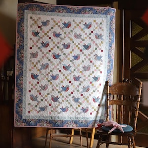 Handmade Birds Appliqué Quilt, Nature Inspired Patchwork, Cottagecore Decor (54x65 in)