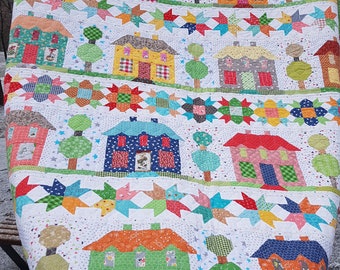 Queen Size Custom Farmhouse Quilt: Traditional Home Sweet Home Design