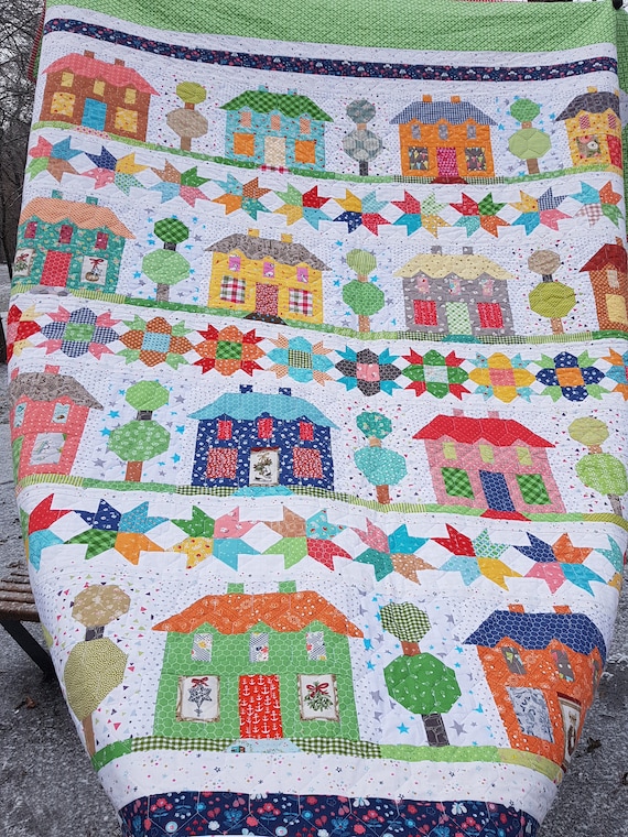 Queen Size Custom Farmhouse Quilt: Traditional Home Sweet Home Design