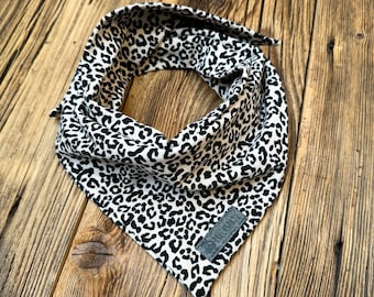 Triangular scarf made of jersey with leopard print - scarf for boys and girls