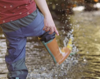 Lätta softshellbyxor för barn, vattentäta och andningsbara | Friluftsbyxor för våren | Robusta lerbyxor för pojkar och flickor | Modell Moss Explorer