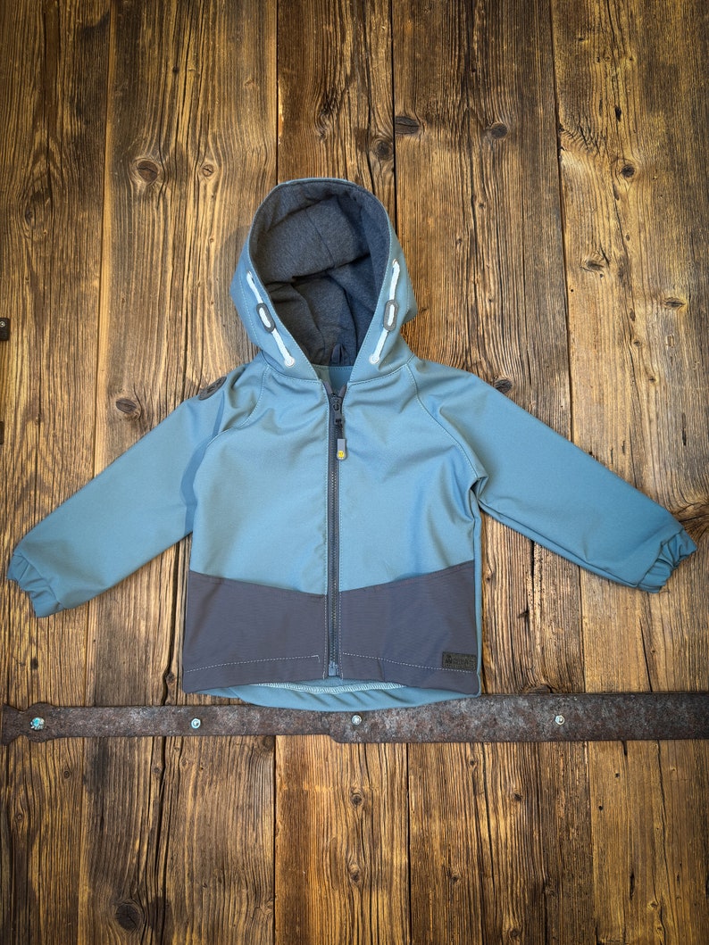 Softshelljacke Jupiter smaragd Outdoorjacke für Jungen und Mädchen winddicht wasserdicht mit Kapuze und Taschen Bild 2