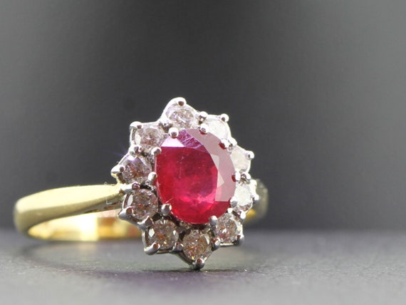 Elegant Ruby and Diamond 18 carat Gold Cluster En… - image 4