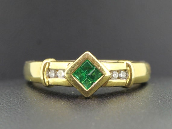 Beautiful Emerald and Diamond 18 carat Gold Engag… - image 1