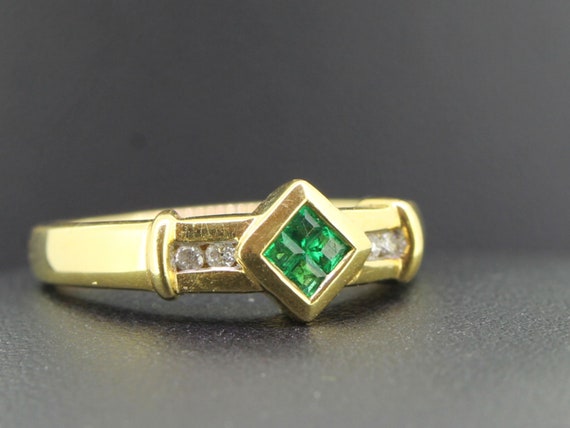 Beautiful Emerald and Diamond 18 carat Gold Engag… - image 4