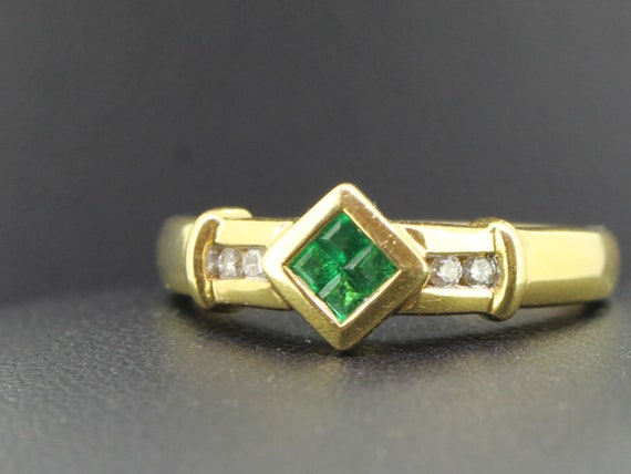 Beautiful Emerald and Diamond 18 carat Gold Engag… - image 2