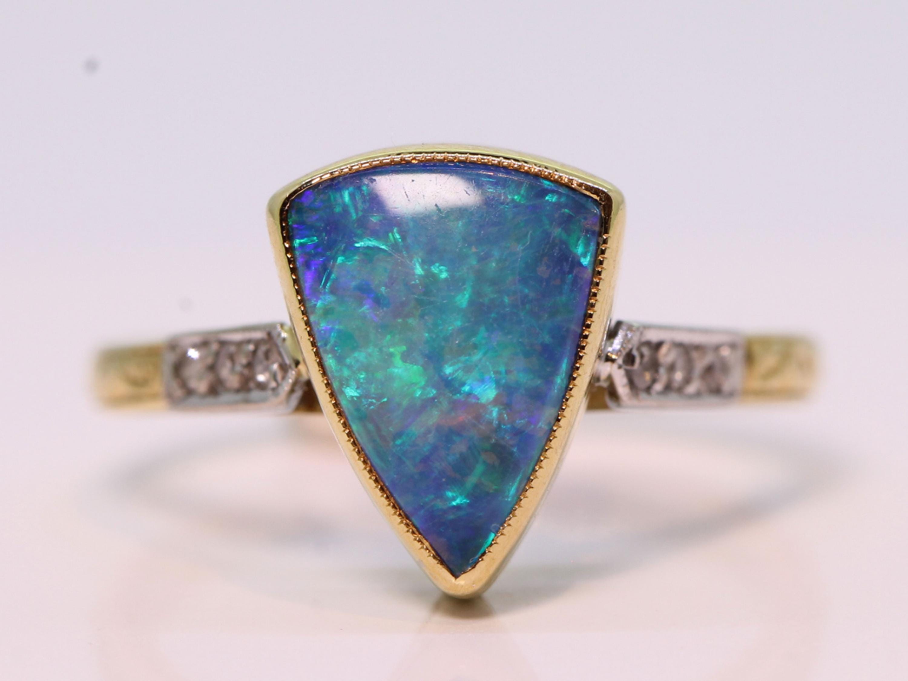 Bague En Or 14K Avec Opale Noire (trillion) Et Diamants - Taille US 7 - Elizabeth Jewelry - Neuf