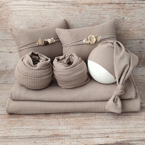 Set de accesorios para fotografía de recién nacidos Cappuccino: tela para posar, almohadas y diademas