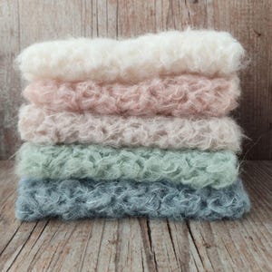 Manta de capas para recién nacidos: accesorio fotográfico: minimanta de alpaca esponjosa, cesta o cuenco.