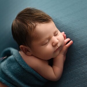 Beige Hintergrund Set MARTA für Neugeborenen Fotografie, Baby Posing Stoff Set mit passendem Wrap, Mütze, Kissen und Stirnband, Foto Requisiten Set Bild 6