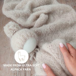 Newborn Knitted Wrap and Bonnet Set – Hand-Knitted Alpaca Wrap for Baby Photography – Soft Photo Prop Outfit