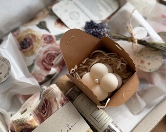 "Soon-to-be Mom" Gift Box: Candle, Cherry Pit Pillow, Card, Pregnancy Tea, Baby Hat
