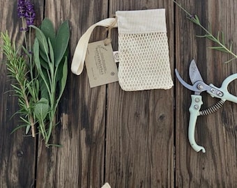Soap bag made of pure cotton. Handmade soap bag with exfoliating effect. Sustainable & zero-waste by Minoa Handmade.