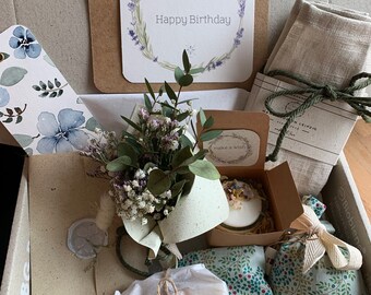 Geschenkbox  PLUS Aquarell- NaturSeife-  Kerze - Tee Lavendel .  100% HANDGEMACHT - Grasspapier- 0 Plastik-