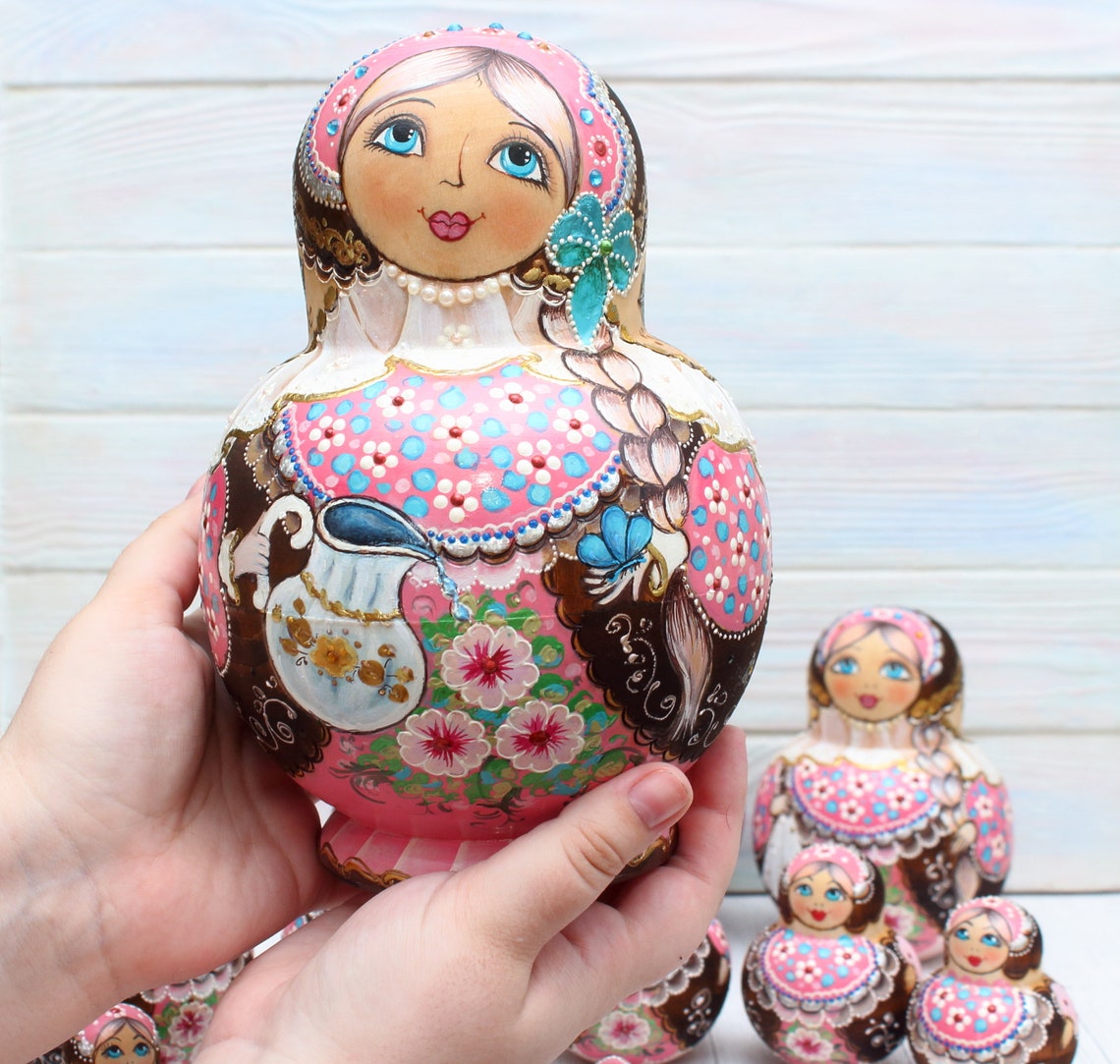 20 nesting dolls
