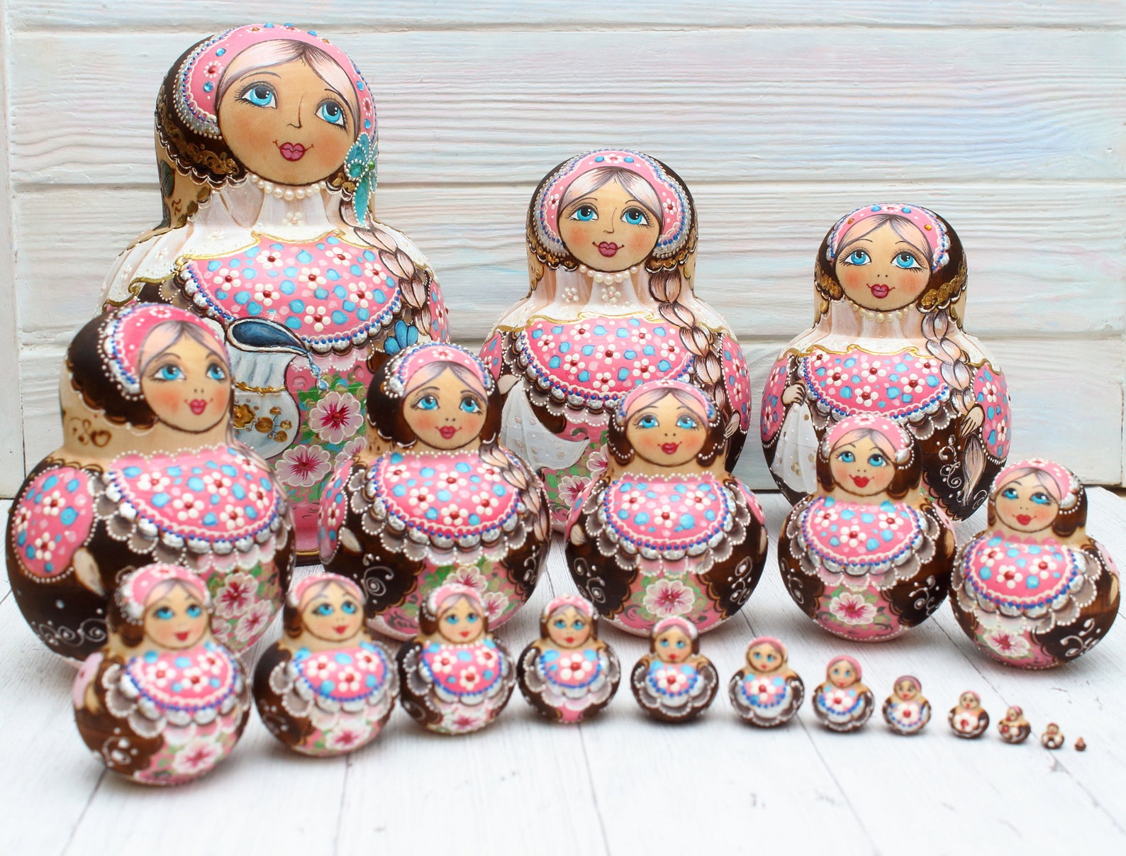 20 nesting dolls